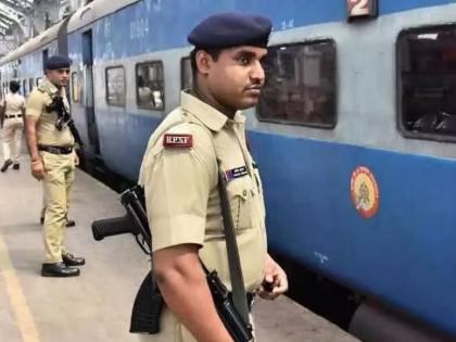 "Mission Jeevan Rakshak" saved 66 lives in 6 months railway | "मिशन जीवन रक्षक" मुळे ६ महिन्यात ६६ लोकांना जीवदान