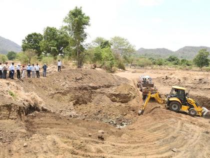 Desilt lakes before rains: Collector Ashok Shingaren orders | पाऊस सुरू होण्यापूर्वीच तलावांमधील गाळ काढा; जिल्हाधिकारी शिनगारेंचे आदेश