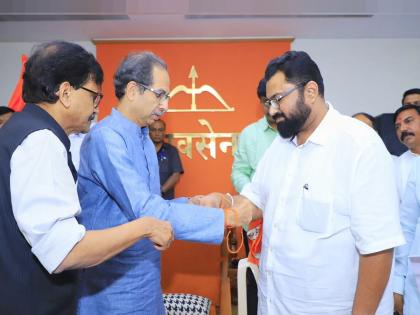 'As the traitors went the diamonds came'; After the entry of Advaiy Hire Patil, Uddhav Thackeray targeted the rebels Eknath Shinde and MLAs of Nashik | 'गद्दार गेले म्हणून हिरे आले'; अद्वैय पाटलांच्या प्रवेशानंतर ठाकरेंचा बंडखोरांवर निशाणा