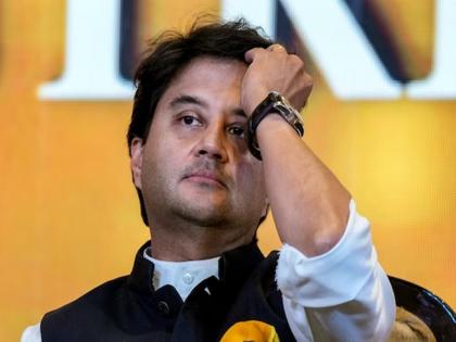 ... So I left Congress; Jyotiraditya Shinde told politics of madhya pradesh | ... म्हणून मी काँग्रेस सोडली; ज्योतिरादित्य शिंदेंनी सांगितलं मध्य प्रदेशचं राज'कारण'