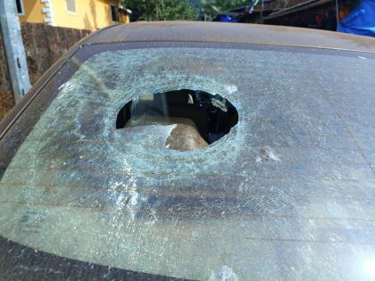 Nine vehicles were vandalized in Pedamal-Shelda in Goa, tense atmosphere in the village | गोव्यातील पेडामळ-शेल्डेत नऊ वाहनांची तोडफोड; गावात तणावपूर्ण वातावरण