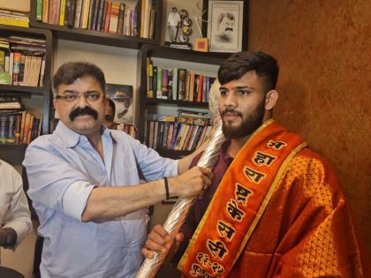 'Maharashtra Kesari' Sikandar shaikh meets Jitendra Awhad; MLAs gave word to Pailwan | 'महाराष्ट्र केसरी' सिकंदरने घेतली आव्हाडांची भेट; आमदारांनी पैलवानास दिला शब्द