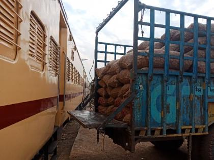 ... So the Kisan Railway is closed, the farmers are also surprised to hear the reason given by the Railway Officer | ... म्हणून किसान रेल्वे बंद, रेल्वे अधिकाऱ्याने दिलेलं कारण ऐकून शेतकरीही अवाक्