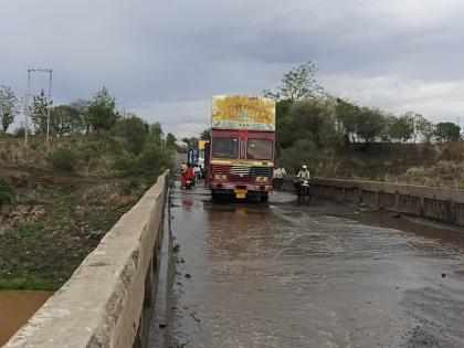 Bridge on Katepurna river closed for heavy traffic in washim! | वाशिमच्या काटेपुर्णा नदीवरील पुल अवजड वाहतूकीस बंद !