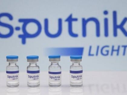 Russia approves new Sputnik light vaccine | स्पुतनिक लाइट या नव्या लसीच्या वापरास रशियाची मंजुरी