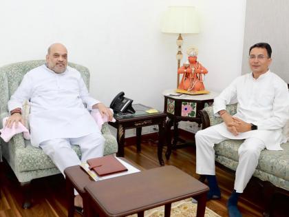 What a symbolic picture ... Abandoned caption to the photo of Amit Shah and Jatin Prasad, satyajeet tambe | What a symbolic picture... अमित शहा अन् जितीन प्रसाद यांच्या फोटोतून काढला अर्थ