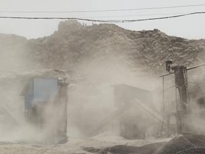 Hundreds of stone quarries-crushers, asphalt, readymix in Uran-Panvel area | उरण-पनवेल परिसरातील शेकडो दगडखाणी-क्रशर, डांबर, रेडीमिक्स