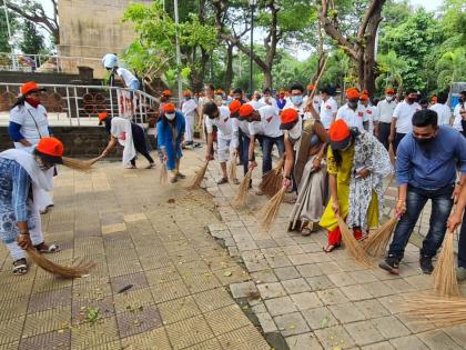 Cleaning campaign at Chhatrapati Shivaji Maharaj Maidan on Mahatma Gandhi Jayanti | महात्मा गांधी जयंतीदिनी छत्रपती शिवाजी महाराज मैदानात स्वच्छता मोहीम