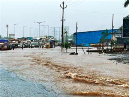 Mumbai-Ahmedabad highway is also under water | मुंबई-अहमदाबाद महामार्गही पाण्याखाली