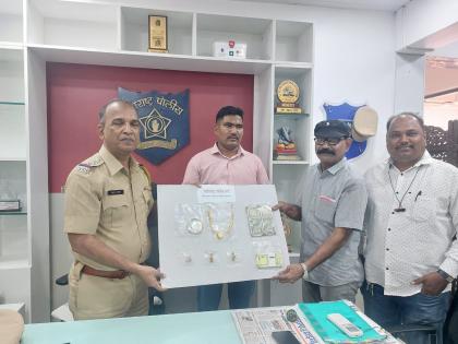 Return of cash and gold jewelery lost during travel; Good luck to the police | प्रवासात गहाळ झालेली रोख रक्कम व सोन्याचे दागिने परत; पोलिसांना यश