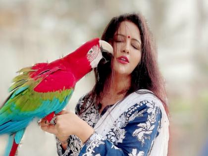 Pay attention to the song you don't want in Pune, Amruta Fadnavis critics by NCP rupali chakankar | पुण्यावर नको गाण्यावर लक्ष द्या, अमृता फडणवीसांना राष्ट्रवादीचा टोला