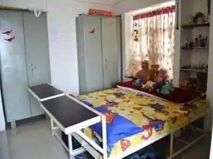 Get the girlfriend out, we'll both stay in the room; Tenant young woman scared due to threat in amravati | मैत्रिणीला बाहेर काढ, आपण दोघे रुममध्ये राहू; धमकीमुळे भाडेकरू तरुणी भयभीत