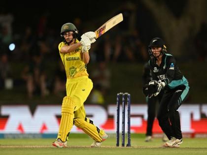 Mighty Australia's resounding victory salute | टी-२० वर्ल्डकप; 'बलाढ्य ऑस्ट्रेलियाची दणदणीत विजयी सलामी