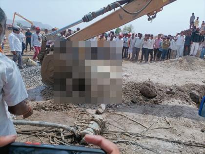 My-Lake's unfortunate death after falling into a well; JCB exhumed the bodies | विहिरीत पडून माय-लेकाचा दुर्दैवी मृत्यू; जेसीबीने बाहेर काढले मृतदेह