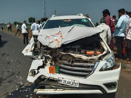 Terrible accident of former MLA Vijayraj Shinde's vehicle | माजी आमदार विजयराज शिंदे यांच्या वाहनाचा भीषण अपघात