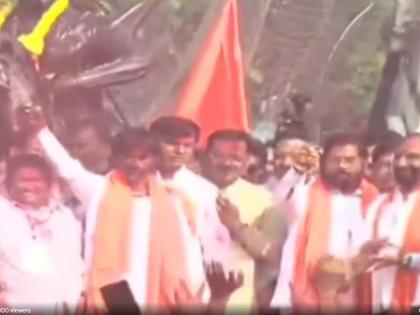 Hunger strike ends of manoj jarange for maratha reservation, CM Eknath Shinde feeds juice to Jaranges; Cheers raising the sword | मुख्यमंत्र्यांनी मनोज जरांगेंना ज्यूस पाजला; तलवार उंचावत जल्लोष, शिवरायांचा जयघोष