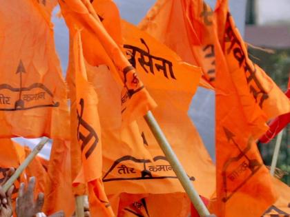 A case has been filed against Shiv Sena office bearer's son in thane | शिवसेना पदाधिकाऱ्याच्या मुलाविरुद्ध गुन्हा दाखल, गटात सामिल होण्यासाठीचा आरोप