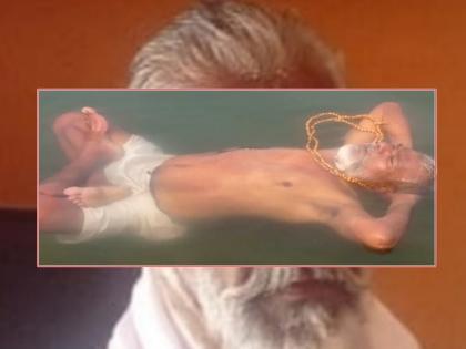 A unique sadhana of Haripath, Habhap Krishna Raundal singing "Tarang Asana" on water | पाण्यावर 'तरंग आसन' करून गायला हरिपाठ; हभप कृष्णा रौंदळ यांची अनोखी साधना