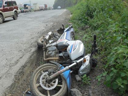 Rushing gig collides with bike in Latur city; Three people were injured | लातूर शहरात भरधाव टमटमची दुचाकीला धडक; तिघे जण जखमी