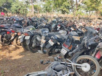 The police station will be glittering; Search for owners of scrap vehicles | पोलिस ठाणे होणार चकाचक; ६७ भंगार वाहनांच्या मालकांचा शोध