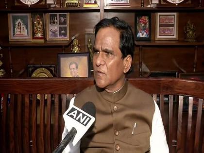 If industry comes to Solapur, railway space will be given on lease: Railway Minister Danve raosaheb | सोलापुरात उद्योग येणार असल्यास रेल्वेची जागा लीजवर देऊ : रेल्वेमंत्री दानवे