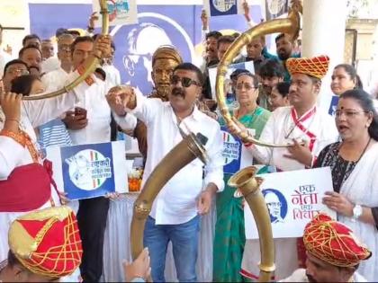 As soon as the symbol was received, there was a jubilation of nationalist workers by chanting 'Tutari' | चिन्ह मिळताच 'तुतारी'च्या निनादात राष्ट्रवादी कार्यकर्त्यांचा पेढे वाटून आनंदोत्सव