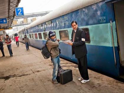 Central Railway wants 688 TCs, rehire retirees | निवृत्त टीसींना पुन्हा कामावर घ्या; रेल्वे महाव्यवस्थापकांचे रेल्वे बोर्डाला पत्र