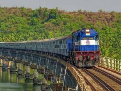 Good news for those going to Goa for Christmas; Konkan Railway Special Trains | ख्रिसमसला गोव्यात जाणाऱ्यांसाठी गुड न्यूज; कोकण रेल्वेच्या विशेष गाड्या