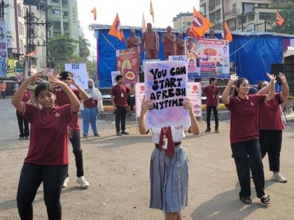 Awareness about mental health through Flashmob - Rally in Kalyan | कल्याणात फ्लॅशमॉब! रॅलीच्या माध्यमातून मानसिक आरोग्याबाबत जनजागृती