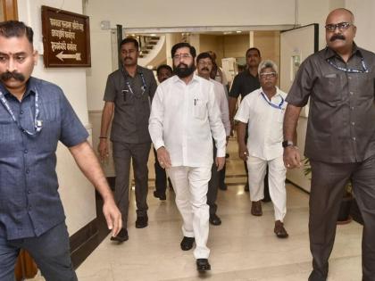 Eknath Shinde: CM Eknath Shinde leaves for Delhi, likely to meet PM Modi along with 12 Shiv Sena MPs | Eknath Shinde: CM शिंदे निघाले दिल्लीला, शिवसेनेच्या 12 खासदारांसह PM मोदींना भेटण्याची शक्यता