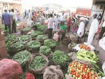 Consumers back due to heavy rains, 3oo tonnes of vegetables ground | मुसळधार पावसामुळे ग्राहकांची पाठ, 3oo टन भाजीपाला भुईसपाट