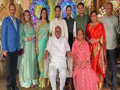 Split in the party, but the head of the family Sharad Pawar; Ajit Pawar came together for Diwali in baramati | पक्षात फुट, पण कुटुंबप्रमुख शरद पवारच; दिवाळीसाठी एकत्र आले अजित पवार