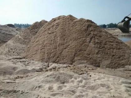 The sand is almost like sand; What about the new policy? | वाळू अव्वाच्या सव्वा ; नव्या धोरणाचे काय ?, अडचणींचा डोंगर