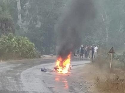 An 11 KV wire fell on the body of a teacher passing by on a scooter, burning the woman to ashes | स्कुटीवरुन जाणाऱ्या शिक्षिकेच्या अंगावर 11 Kv ची तार पडली, महिला जळून खाक