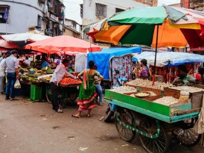 The hawkers assaulted a 4-month pregnant toran seller | फेरीवाल्यांनी केली ४ महिन्याच्या गरोदर तोरण विक्रेत्या महिलेस मारहाण