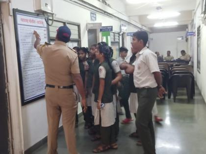 Thane Railway Police ready for the safety of citizens; Students took information about the work | ठाणे रेल्वे पोलीस नागरिकांच्या सुरक्षेसाठी सज्ज; विद्यार्थ्यांनी घेतली कामकाजाची माहिती