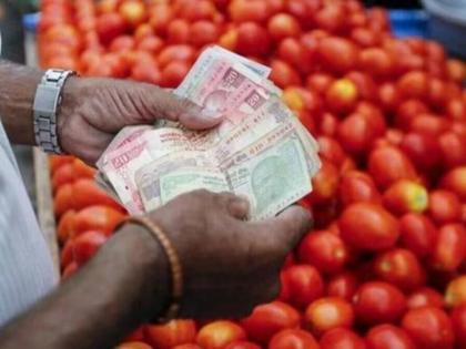 Tomatoes turned red; 60 in the retail market at Rs | टोमॅटो झाले लालेलाल; किरकोळ मार्केटमध्ये ६० रुपयांवर दर