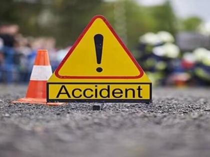 A woman crossing the road was hit by a car; Death before being taken to hospital in solapur | रस्ता पार करणाऱ्या महिलेला कारने उडवलं; रुग्णालयात नेण्यापूर्वीच मृत्यू