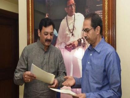 Shiv Sena's determination to contest for sixth position remains; He also insisted on the conditions for Sambhaji Raje for Rajya Sabha | संभाजीराजेंसाठी मराठा संघटनांचे प्रतिनिधी राऊतांना भेटले, पण शिवसेना पक्षप्रवेशावर ठाम