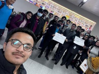 250 Indian students return to Delhi from Ukraine, maharashtra sadan help centre in delhi | युक्रेनमधून २५० भारतीय विद्यार्थी दिल्लीत परतले, महाराष्ट्र सदनात सहकार्य कक्ष