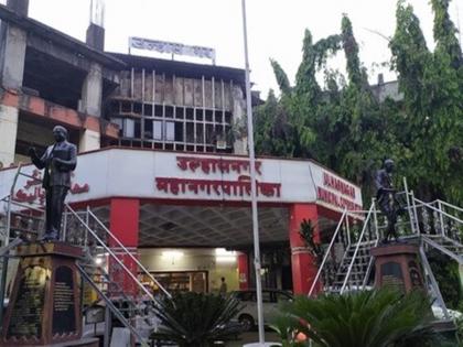 Ulhasnagar Municipal Corporation fined the cowshed | उल्हासनगर महापालिकेने ठोठावला गौशाळेला दंड