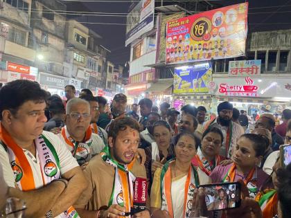 Protest march of NCP in Ulhasnagar, activists held by police | सत्तारांविरुद्ध उल्हासनगरात राष्ट्रवादीचा निषेध मोर्चा, कार्यकर्त्यांची धरपकड