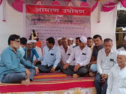 14 km road on hunger strike for Ghargaon-Pimpaldari road; Villagers support in ahmednagar | घारगाव-पिंपळदरी रस्त्यासाठी उपोषण सुरू; १४ किमीचा हवाय रस्ता, ग्रामस्थांचा पाठींबा