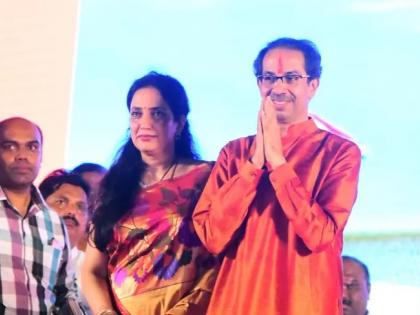 Aditya is aggressive while Rashmi Thackeray is also on the field; Communication with the families of the rebel MLAs | Shivsena: रश्मी ठाकरे मैदानात; उद्धव ठाकरेही साधतायंत बंडखोर आमदारांशी संवाद