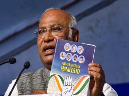 Election Commission orders Congress to stop advertising in rajasthan | निवडणूक आयोगाकडून काँग्रेसला जाहिरात थांबविण्याचे आदेश