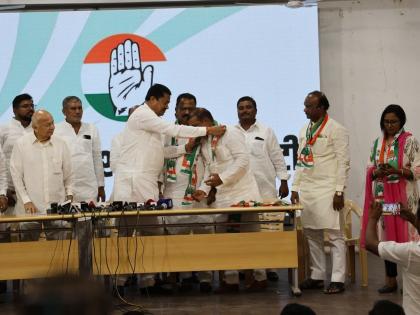 Disadvantaged district president's entry into Congress; Party strengthened in Latur-Solapur lok sabha election | वंचितच्या जिल्हाध्यक्षाचा काँग्रेसमध्ये प्रवेश; लातूर-सोलापुरात मविआ उमेदवाराला बळकटी