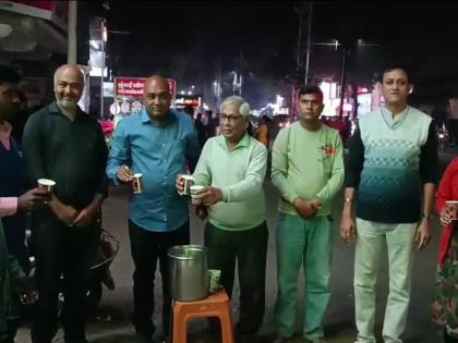 Don't drink alcohol... unique celebration of 'thirty first' in Jalgaon! | दारू नाही दूध प्या... जळगावात 'थर्टीफर्स्ट'चं अनोखं सेलिब्रेशन!