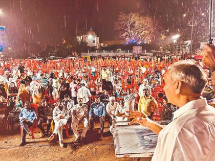 Vishwambhar Chowdhury 'washed' the government in the meeting in full rain | भर पावसातील सभेत विश्वंभर चौधरींनी सरकारला ‘धुतले’