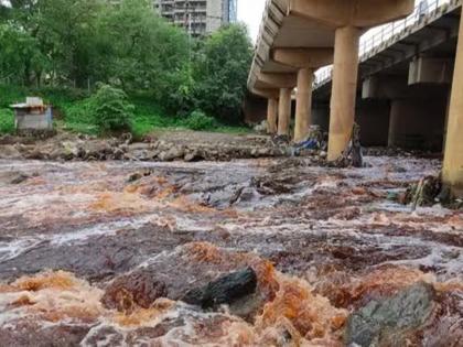 Illegal construction on a plot on the bank of Valdhuni river, case filed under MRTP | वालधुनी नदी किनाऱ्यावरील भूखंडावर अवैध बांधकाम, एमआरटीपी अंतर्गत गुन्हा दाखल