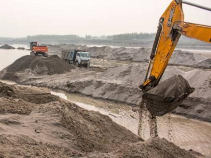 Sand mafia hit Talatha | वाळू माफियांची तलाठ्याला धक्काबुक्की